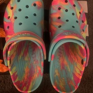 Women’s size 10 tie dye crocs;